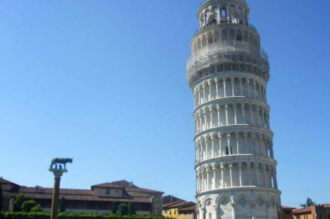 Leaning Tower of Pisa - © Stefano Chiasera
