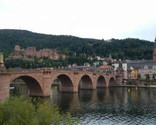 Karl-Theodor-Brücke