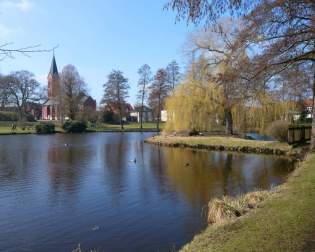 Stadtpark mit Burgberg