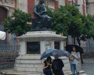 Martínez Montañés Monument