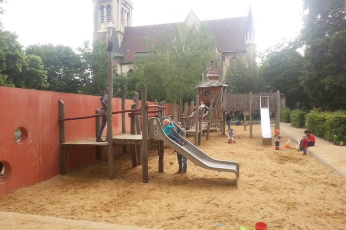 Playground at the Thomas Church - © doatrip.de
