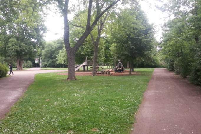 Kleiner Spielplatz im Stadtpark Erfurt - © doatrip.de