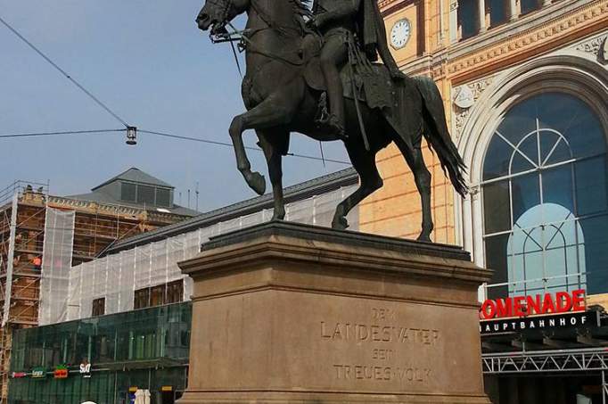 Ernst-August-Monument - © doatrip.de