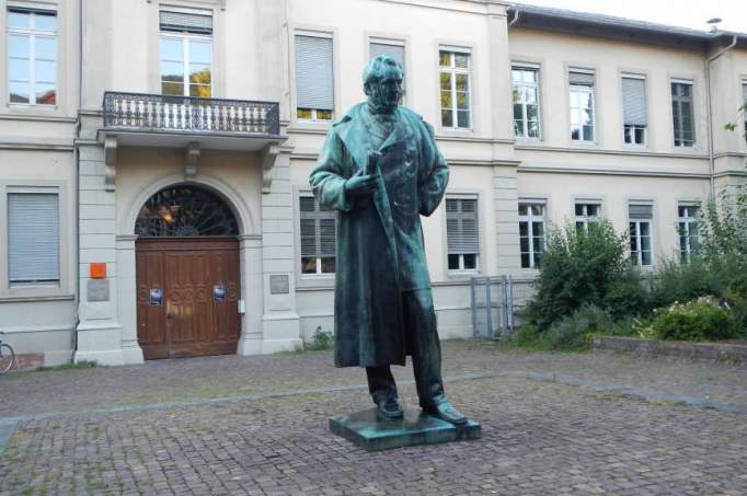 Robert Wilhelm Bunsen Denkmal - © doatrip.de