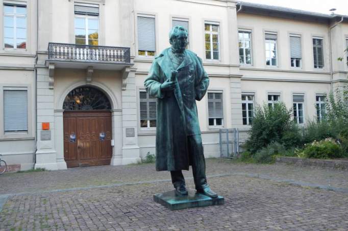 Robert Wilhelm Bunsen Memorial - © doatrip.de