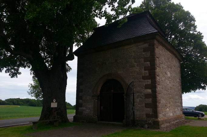 Chapel with bigleaf linden - © doatrip.de