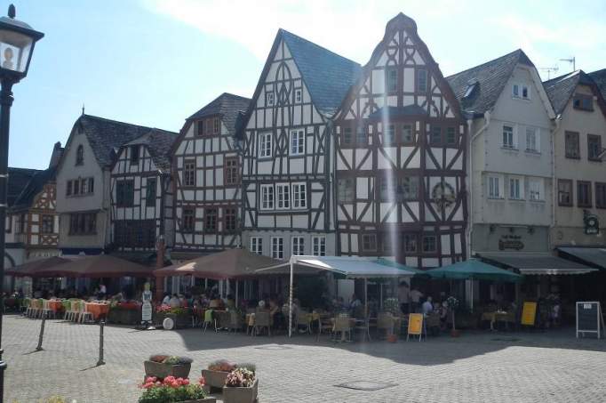 Ausflugsziel Bischofsplatz in Limburg an der Lahn DOATRIP.de