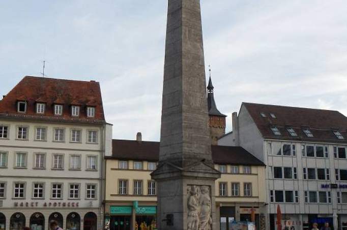 Obelisk Fountain - © doatrip.de
