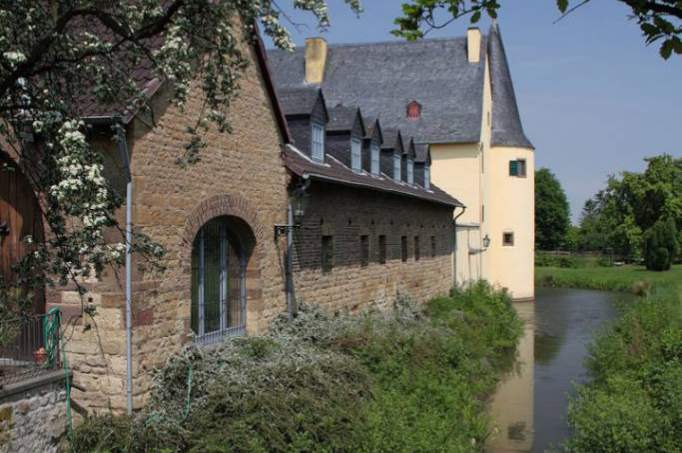 Langendorf Castle - © Horst Zwerenz