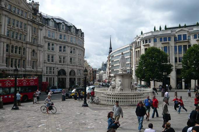 Statue of Queen Anne - © doatrip.de