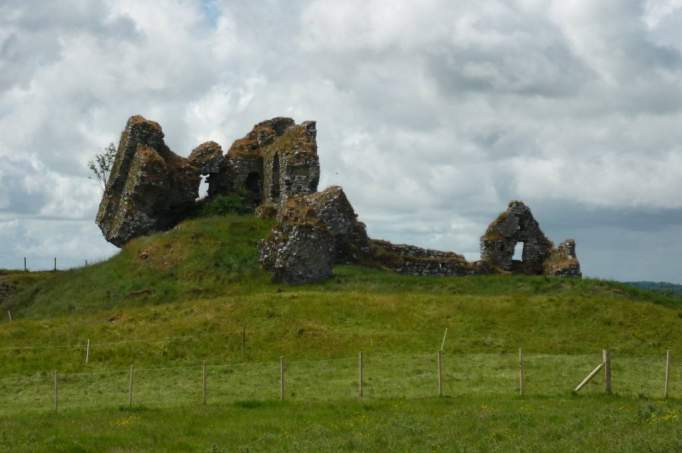 Clonmacnoise Castle Ruins - © Alexander Henke