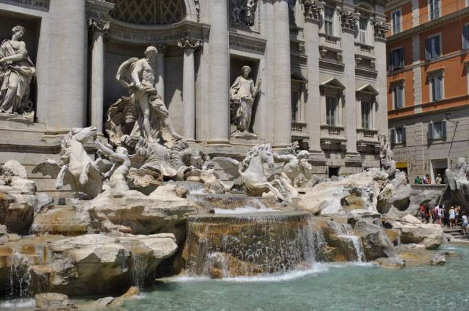 Trevi-Brunnen - © Miklos Szatmari