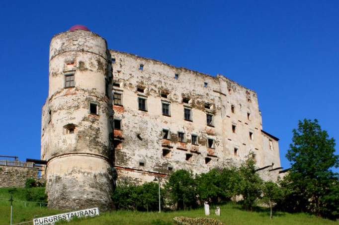 Alte Burg Gmünd Castle Ruins - © Restaurant Alte Burg