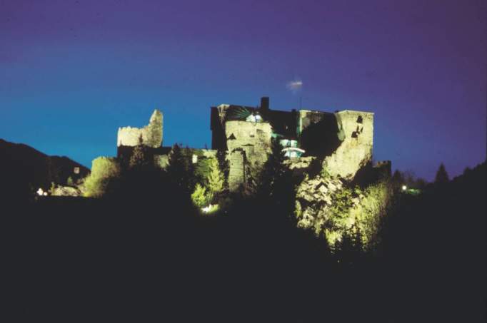 Sommeregg Castle Ruins - © Burg Sommeregg